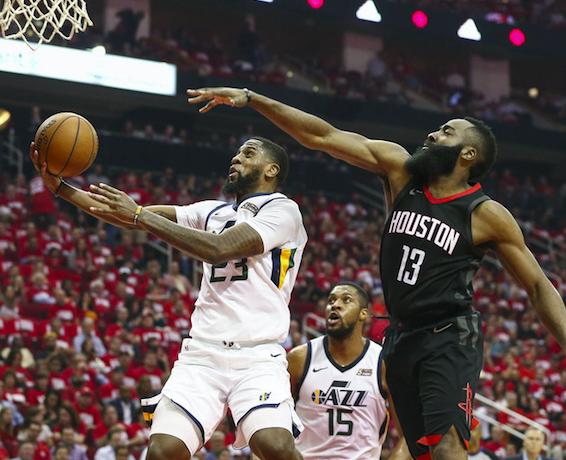  爵士马尔卡宁外线火热，力克独行侠终结三连败困境